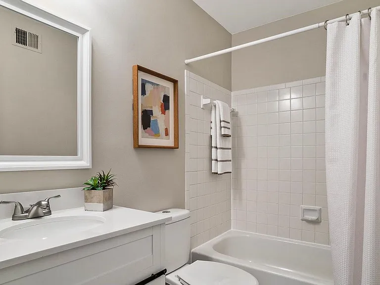 18728 Martins Landing Dr — Photo 17