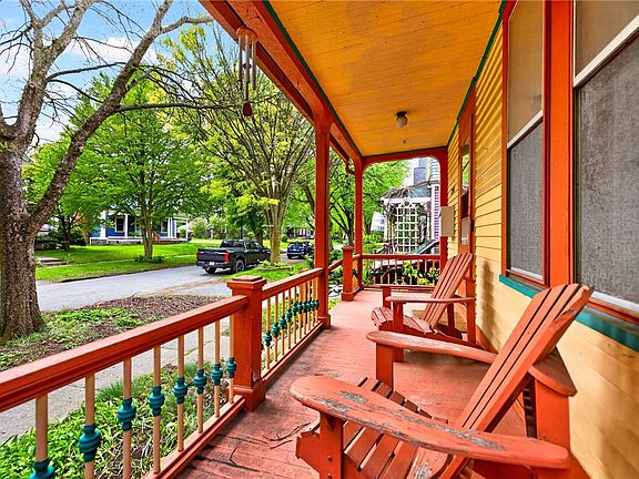 3rd image of 216 Linden St