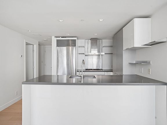 5th image of 788 Richards St #2206