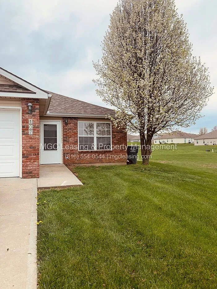3 bed, 2.0 bath, 1026 sqft, $1,385 — Photo 1