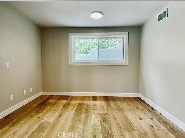 2183 Argyle Ave — Photo 8
