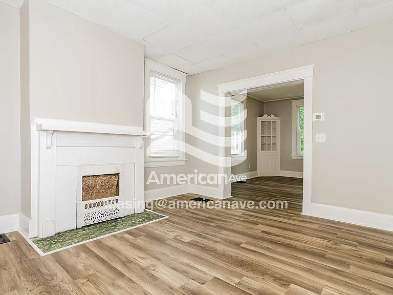 1325449_003_wm_-_living_room_13062809.jpg