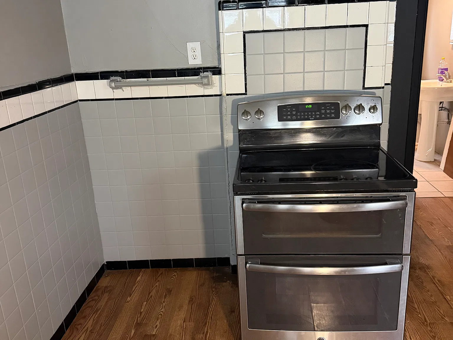 3 bed, 1150 sqft, $1,550 — Photo 2