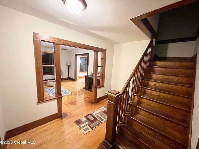 2nd image of 31 Lexington Avenue