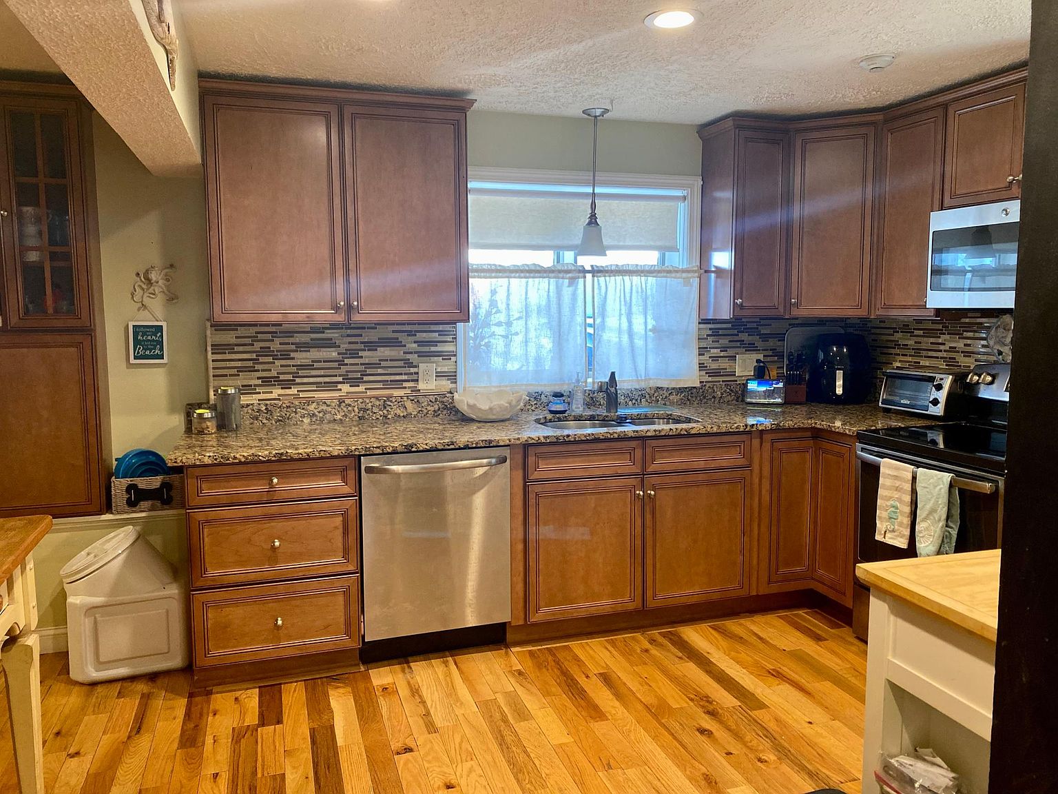 7 Shea St A, Salisbury, MA 01952 Zillow