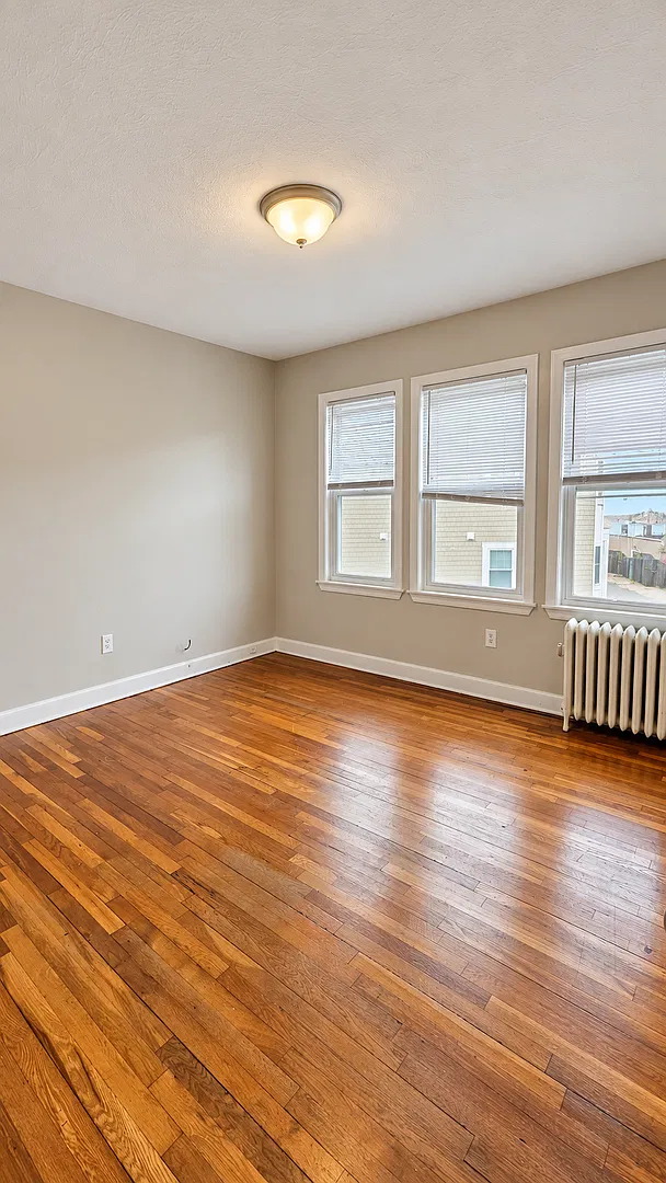 130 Talbot Ave — Photo 4