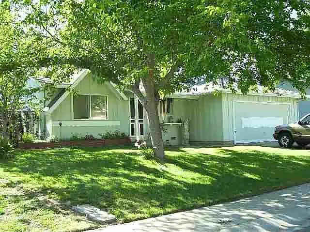 21 Regent Loop photo 1