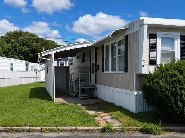 131 Washington St Trlr 32, Foxboro, MA 02035