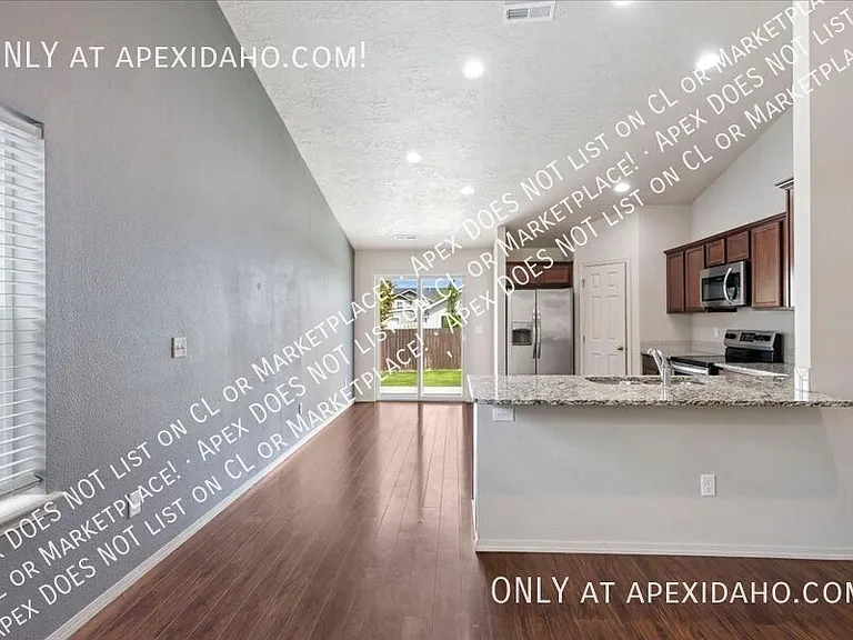 3480 S Avondale Ave — Photo 6