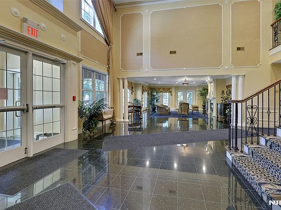 4th image of 100 Ridgewood Rd APT 215