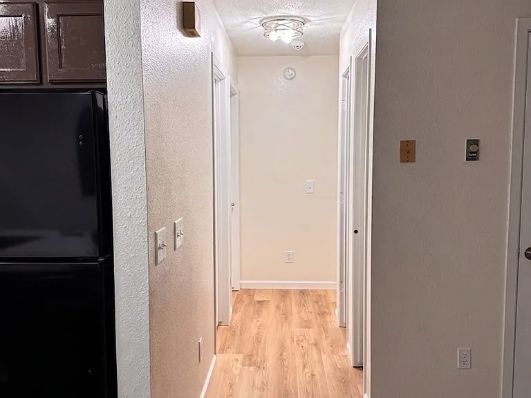 4002 Lakeview Dr #2 — Photo 4
