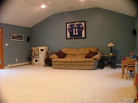 5th image of 63 Meadow Ln