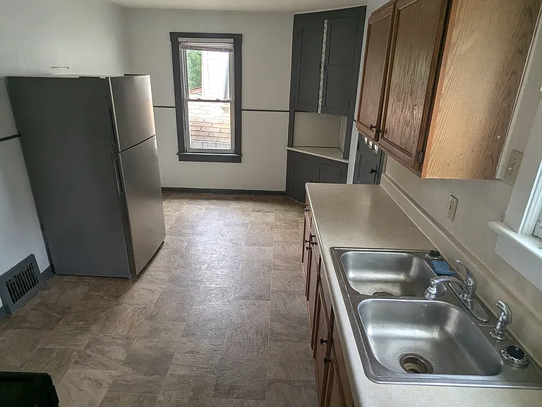 1031 Mount Tom Rd — Photo 6