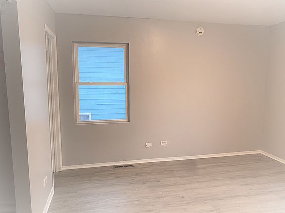 4th image of 1609 Grove Dr