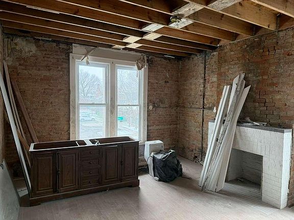 5th image of 1587 E Long St