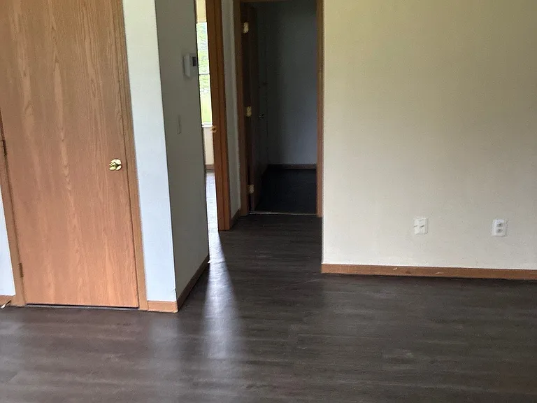 546 Breaden St — Photo 7