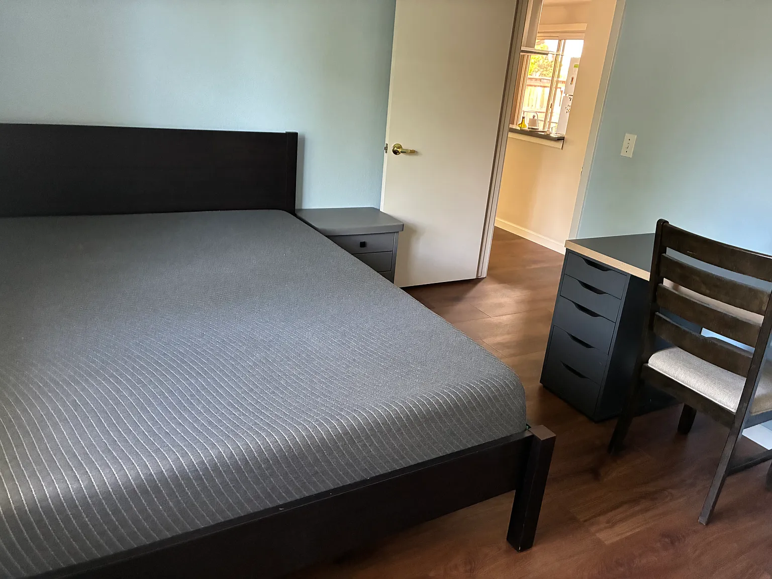 3 bed, 988 sqft, $1,050 — Photo 2