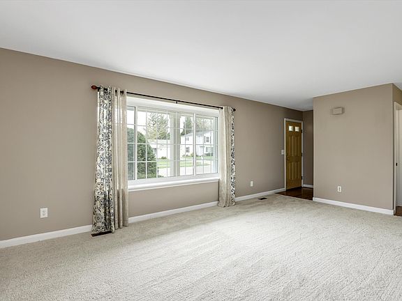 5th image of 204 Wellington Dr