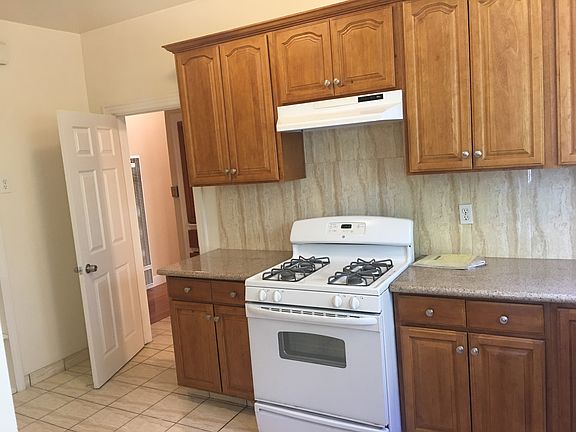 5th image of 204 E Maple Street # Fl 1ST