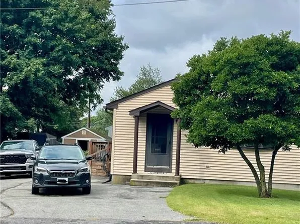 2 Timberwolf Dr, Cumberland, RI 02864