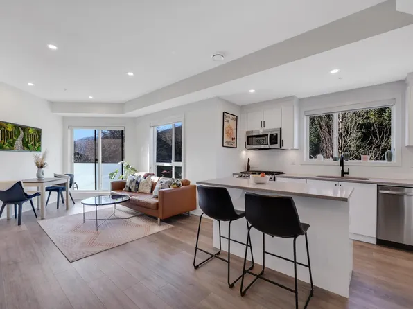 37808 3rd Ave #207, Squamish, BC V8B 1B9