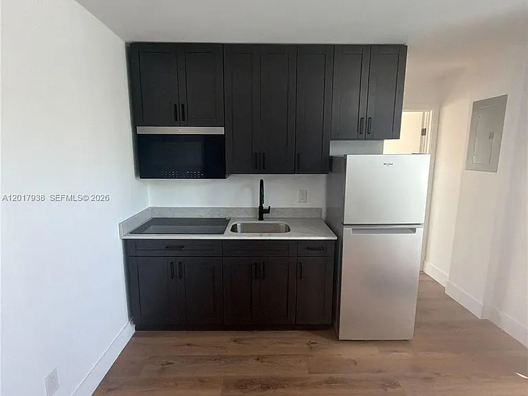7801 Byron Ave #B — Photo 1