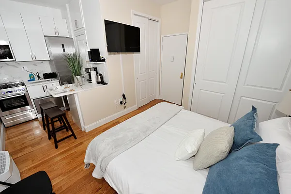 Rented by Furnished Habitat | media 11