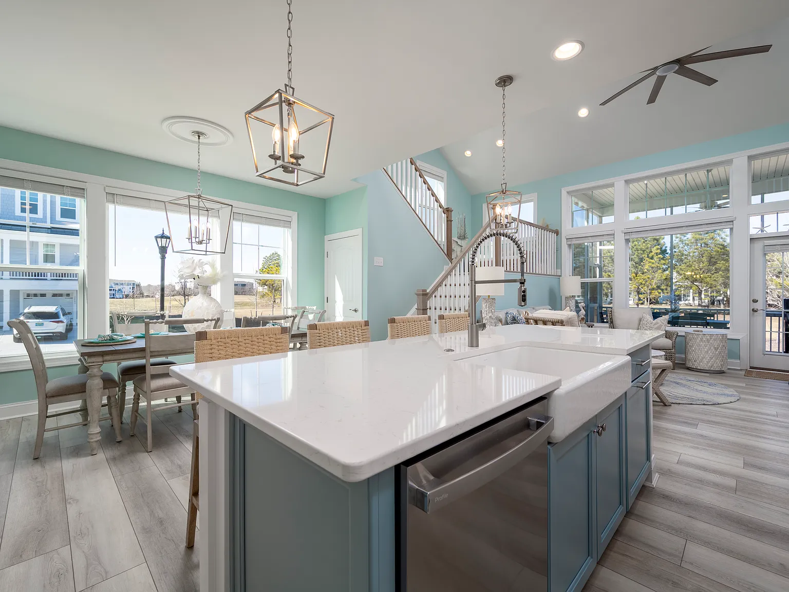 5 bed, 3.5 bath, 3200 sqft, $3,200 — Photo 3