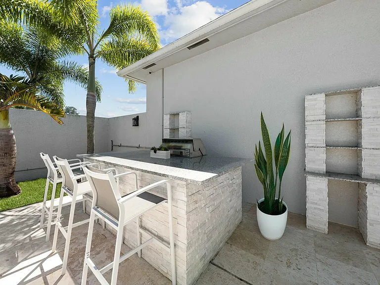 15503 Temple Blvd — Photo 47