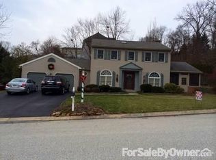 1900 Vicki Dr, York, PA 17403