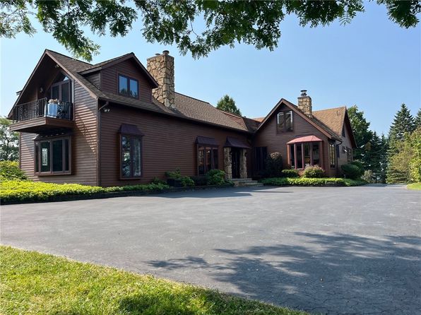 9419 S Hill Rd, Boston, NY 14025