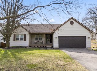 736 Pine Tree Rd, Lake Orion, MI 48362