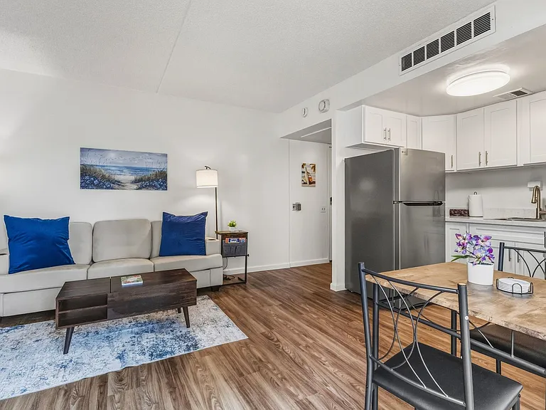 225 Queen St #8C — Photo 7