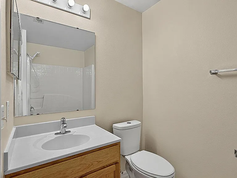 75 London Dr — Photo 32