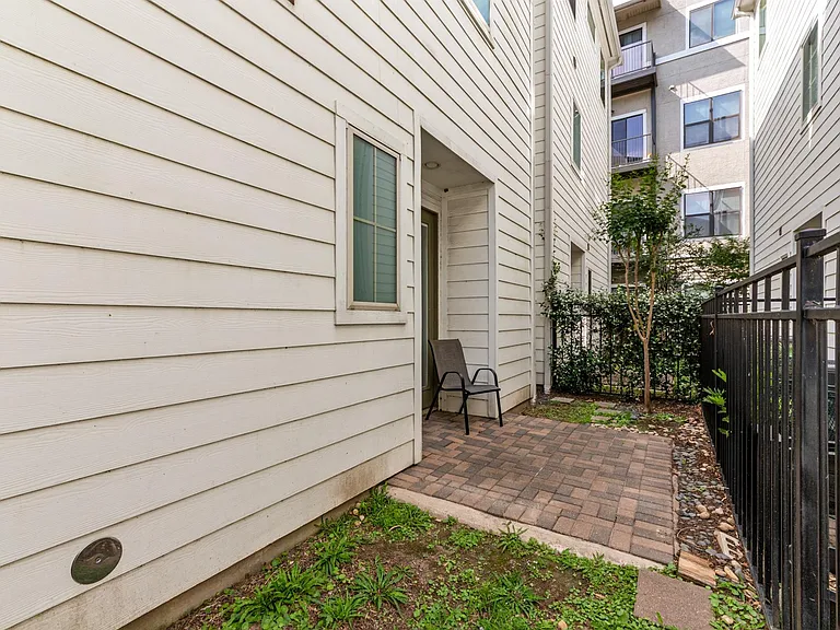 18 Hermann Park Ct — Photo 30