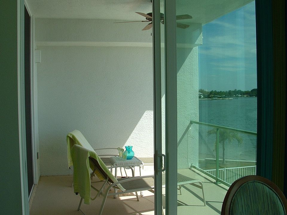 BALCONY OVER GULF VIEW