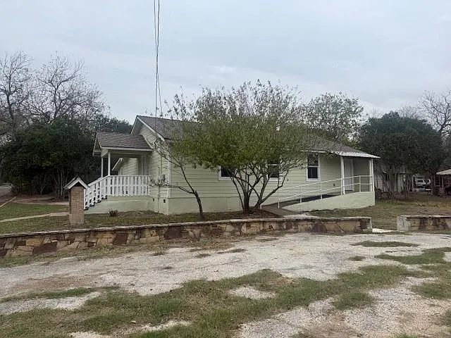 823 Monterrey St — Photo 3