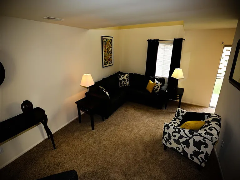 Cherry Creek Apartments — Photo 17