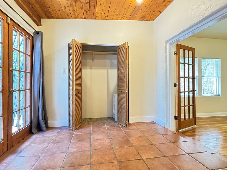 2816 E Hawthorne St — Photo 16