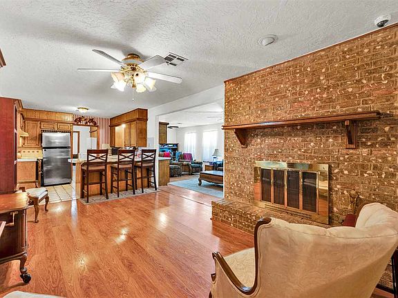 4th image of 2501 NW Robinhood Dr