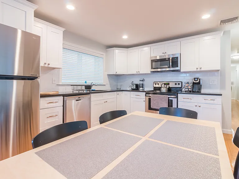 1057 Saratoga St #4 — Photo 11