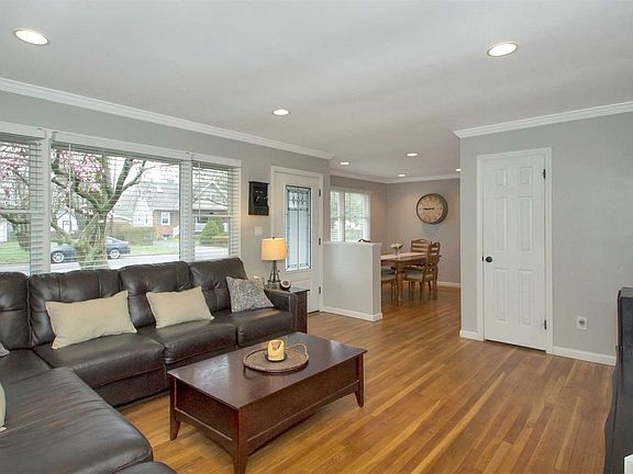 4th image of 18 Carlson Ln