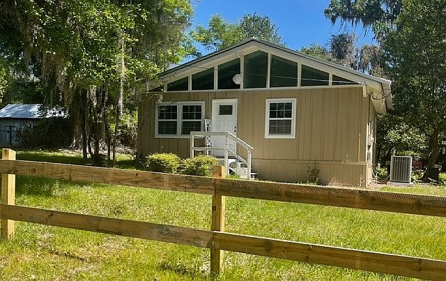1st image of 741 SE Eloise Ave