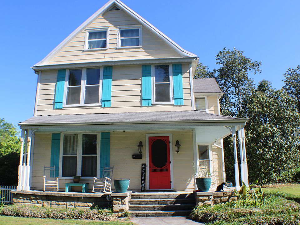 1st image of 207 Arthur Hts