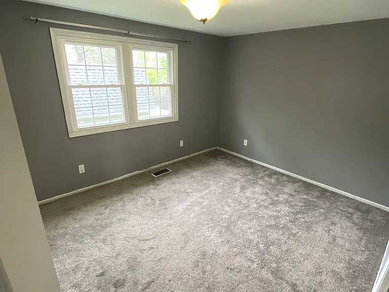 1818 Lindenwood Ave — Photo 1