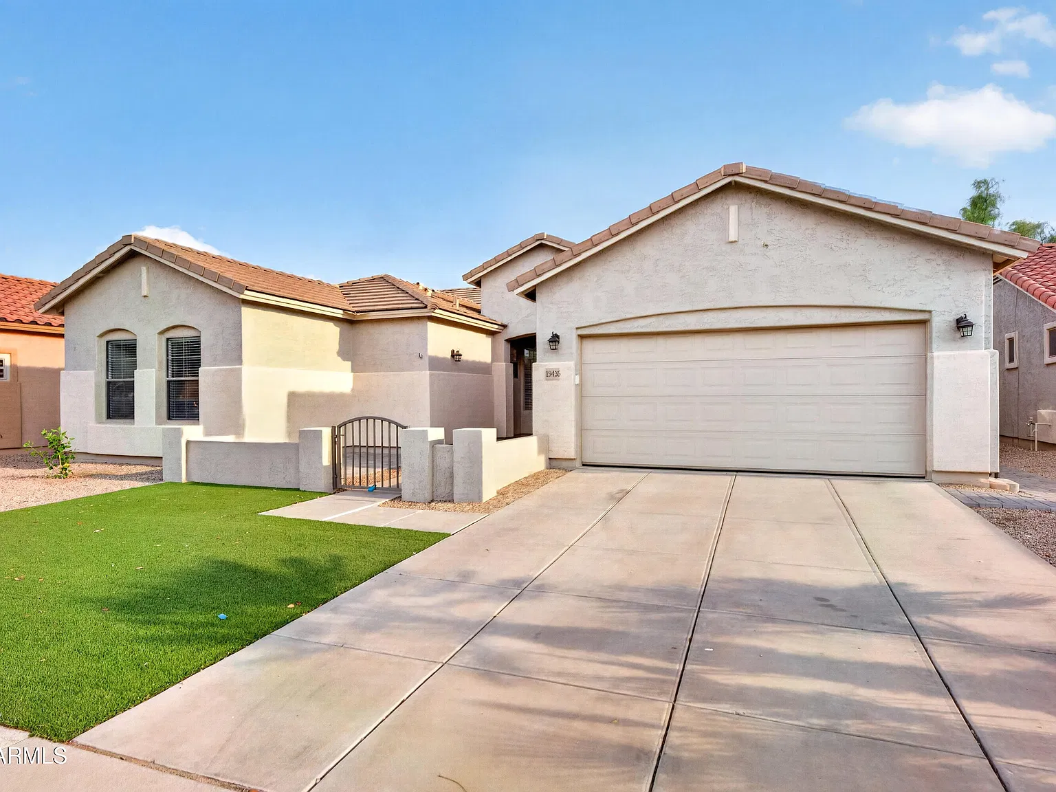 3 bed, 2.0 bath, 1987 sqft, $2,500 — Photo 4