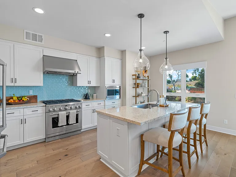 1915 N Vulcan Ave — Photo 10