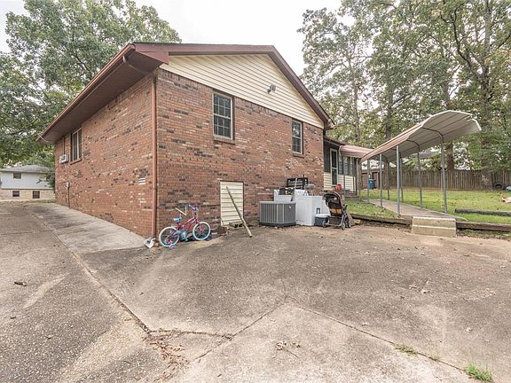 3rd image of 2843 Lakeside Dr