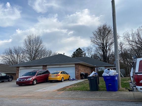2nd image of 828-830 E Kara Ln