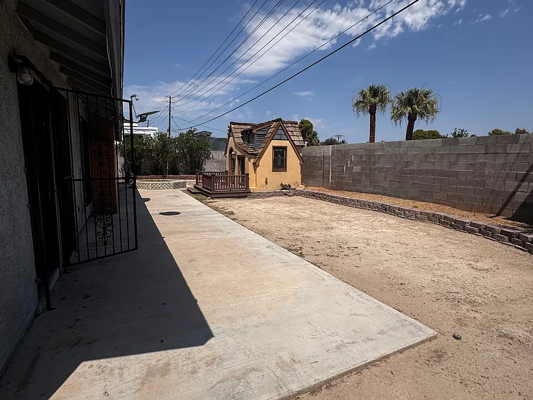 5608 Emilia Ave — Photo 15